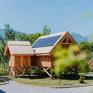 https://les-cabanes-du-dauphine.fr-provencehotel.com